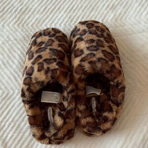 American Eagle Outfitters Leopard Print Slippers